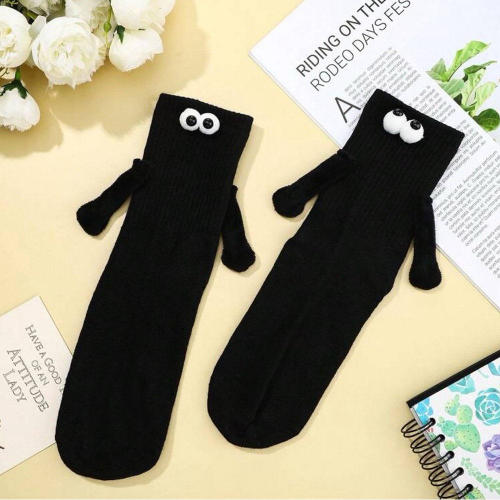 Black Magnetic Attraction Couple Hand-Holding Socks